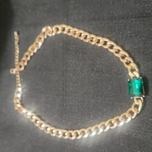 GOLDEN HEAVY EMERALD COLOR STONE FIGARO STYLE FASHION NECKLACE.